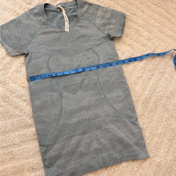 lululemon athletica Tops - lululemon Swiftly Tech Short-Sleeve Shirt 2.0 Grey/Blue - Size 4